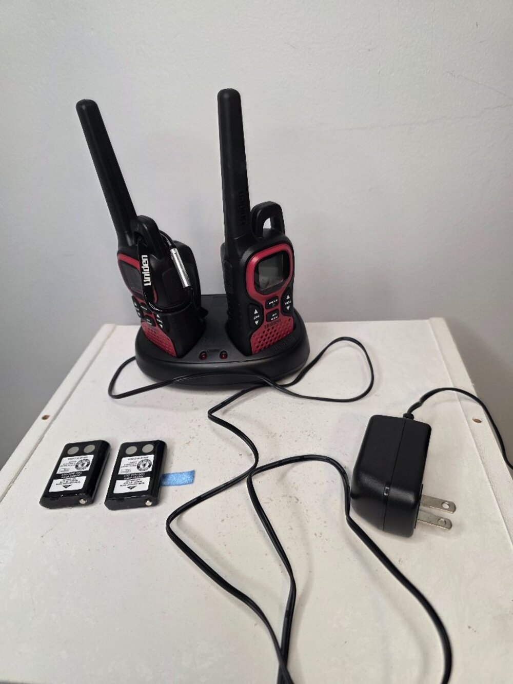 Uniden Model GMR3040 Walkie Talkies Charging Dock Extra Batteries